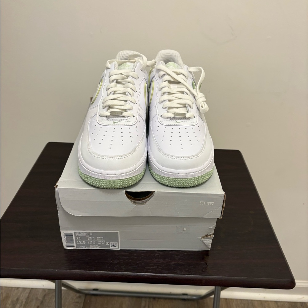 Air Force ones 07 ‘men’s size 11 White and Green Sneakers